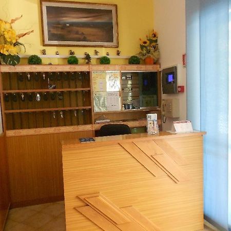 Hotel Vevey Римини Екстериор снимка