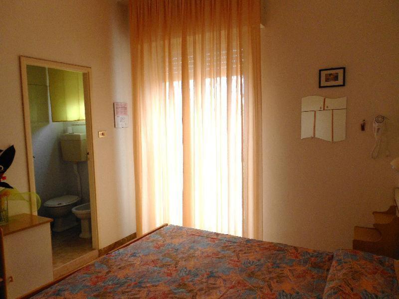 Hotel Vevey Римини Стая снимка