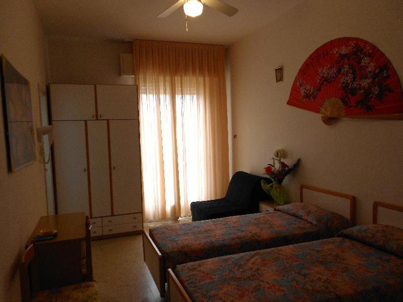 Hotel Vevey Римини Екстериор снимка