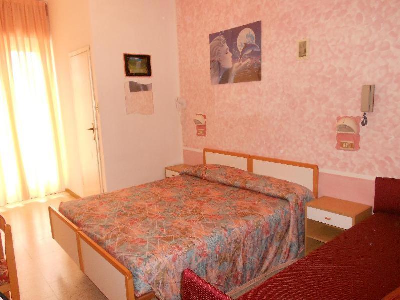 Hotel Vevey Римини Стая снимка