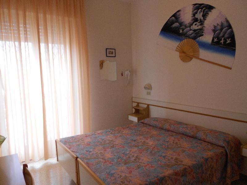 Hotel Vevey Римини Стая снимка