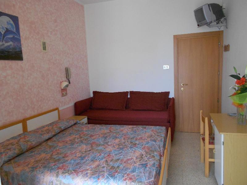 Hotel Vevey Римини Стая снимка